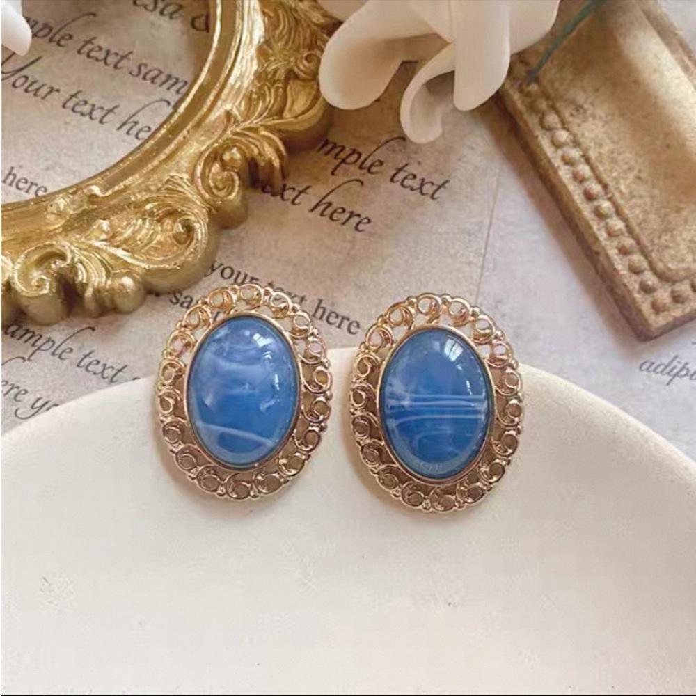 Vintage inspired Gold-Frame Blue Resin Oval Stud Clip On Earrings